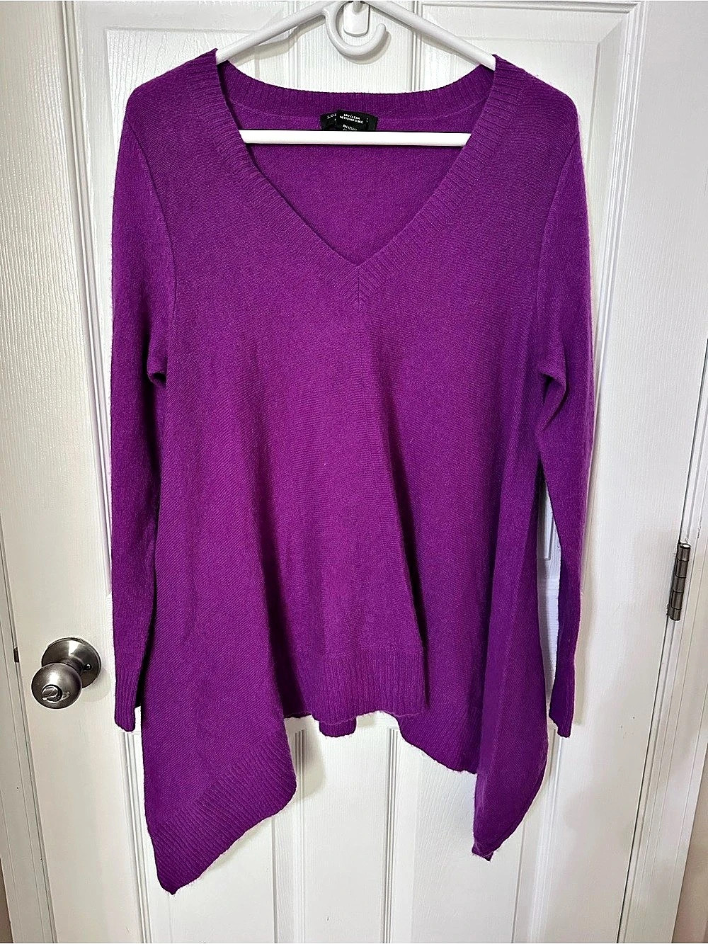 Lord & Taylor Cashmere V-Neck Sweater in Purple Size Medium